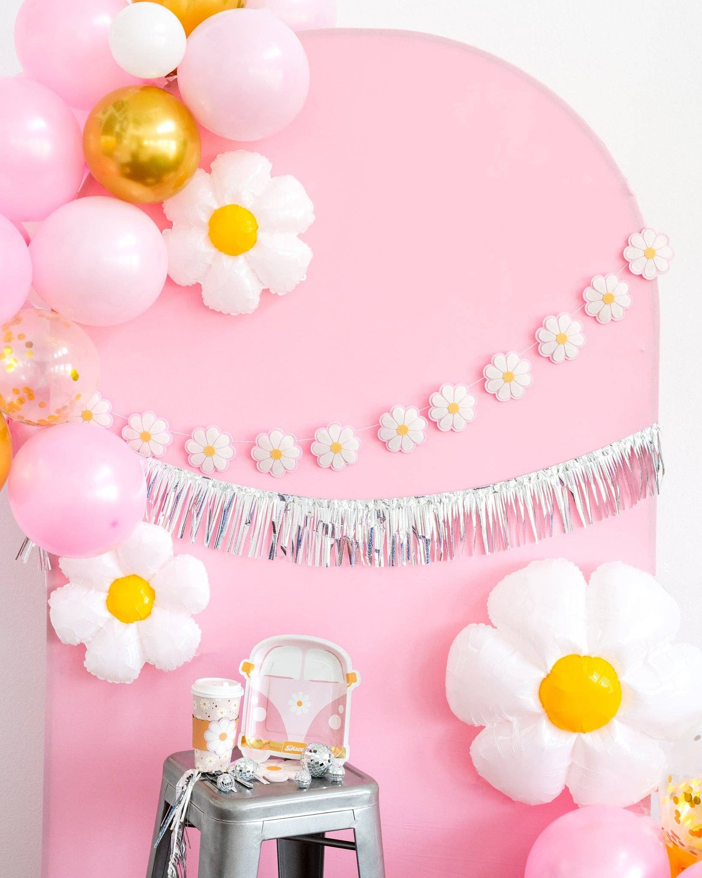 PLGOG42 - Disco Daisy Van Shaped Paper Plate