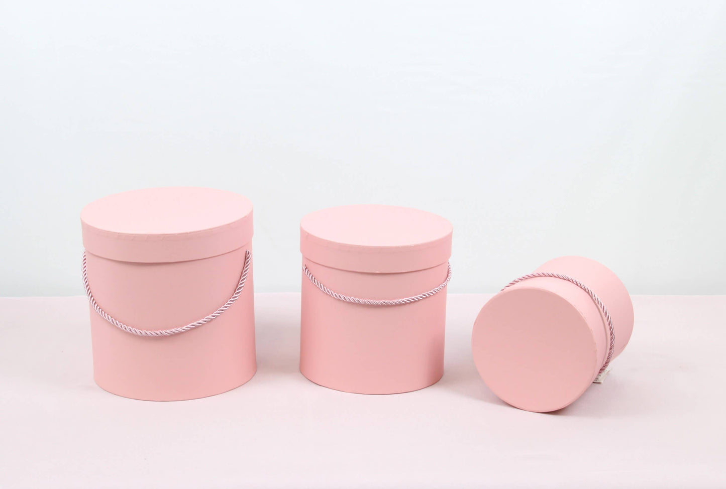 Simple Solid Color Round Hat Flower Box with Lid: Pink / Small