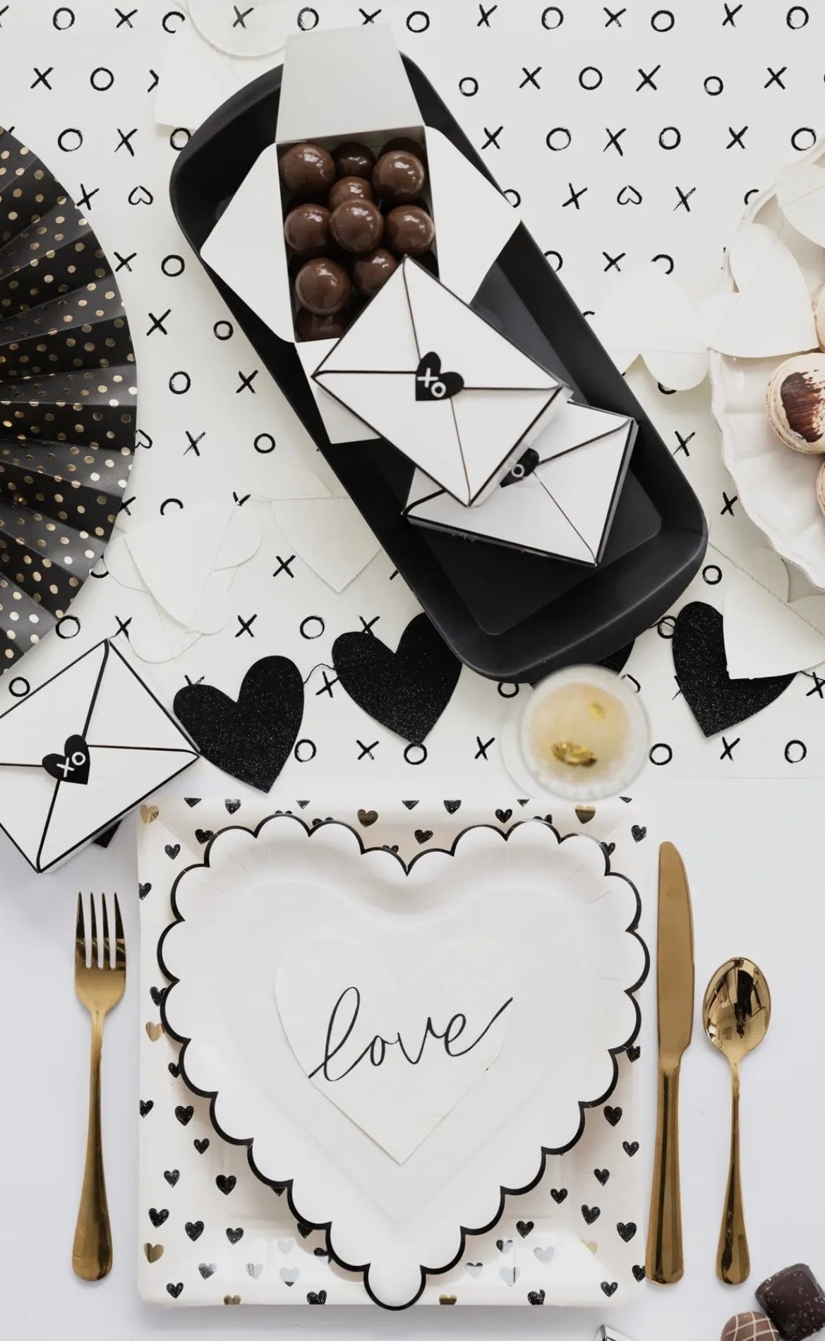 XOXO Table Runner