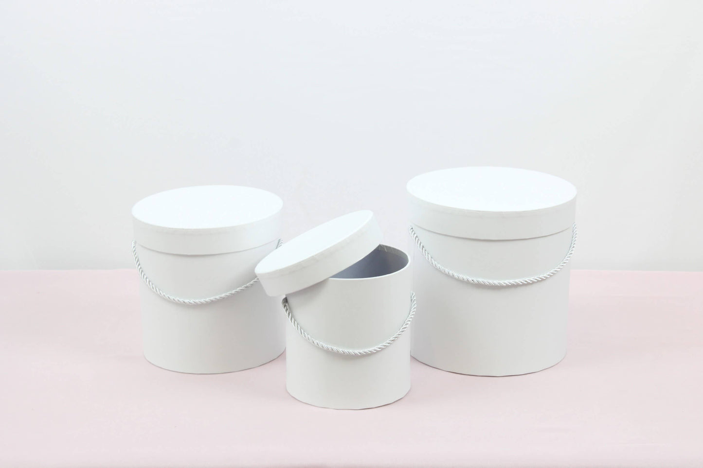 Simple Solid Color Round Hat Flower Box with Lid: Pink / Small