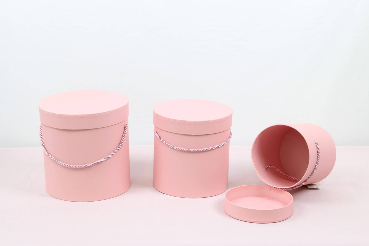 Simple Solid Color Round Hat Flower Box with Lid: Pink / Small