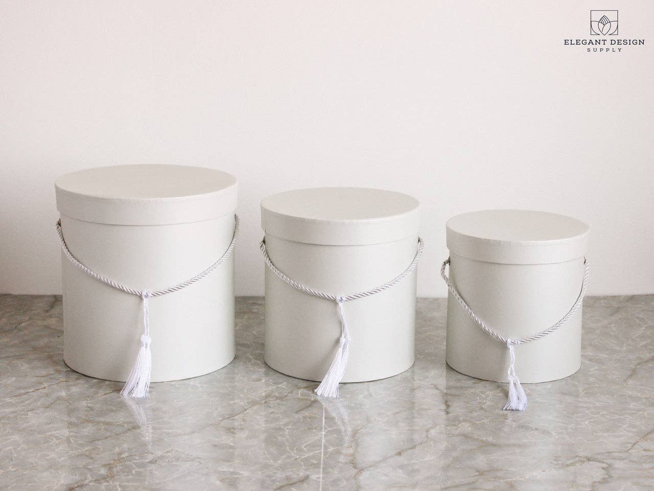 Pearly Round Flower Hat Gift Box with Tassel: White / Small