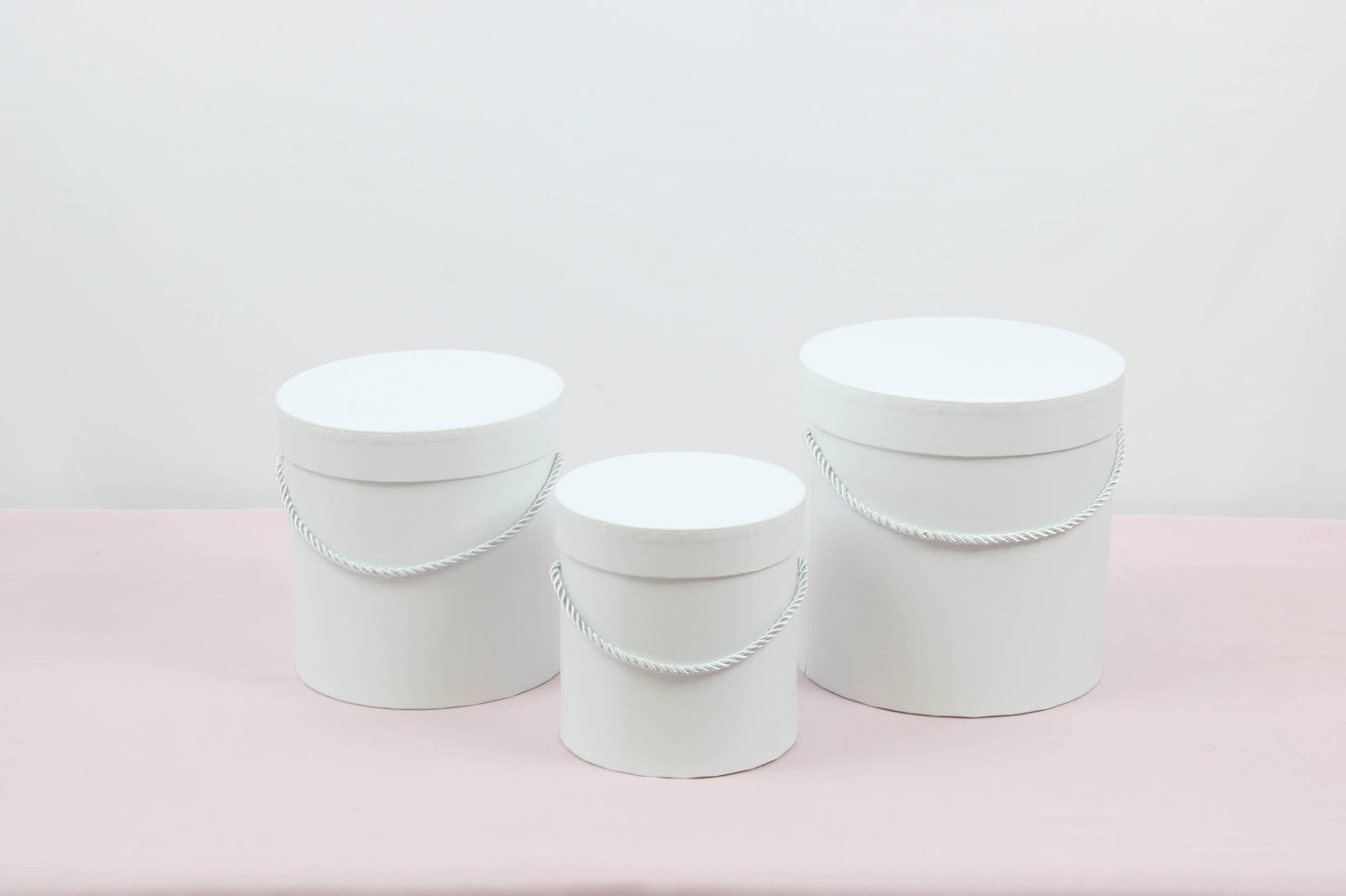 Simple Solid Color Round Hat Flower Box with Lid: Pink / Small