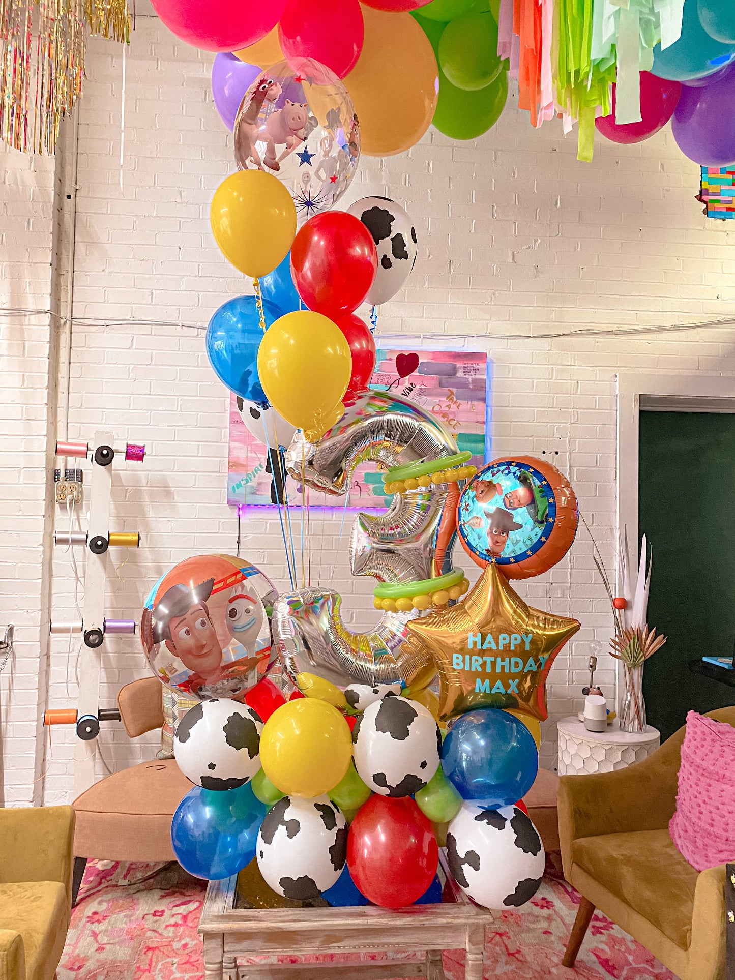 Medium Balloon Arrangement (Base Only/No Foils included)
