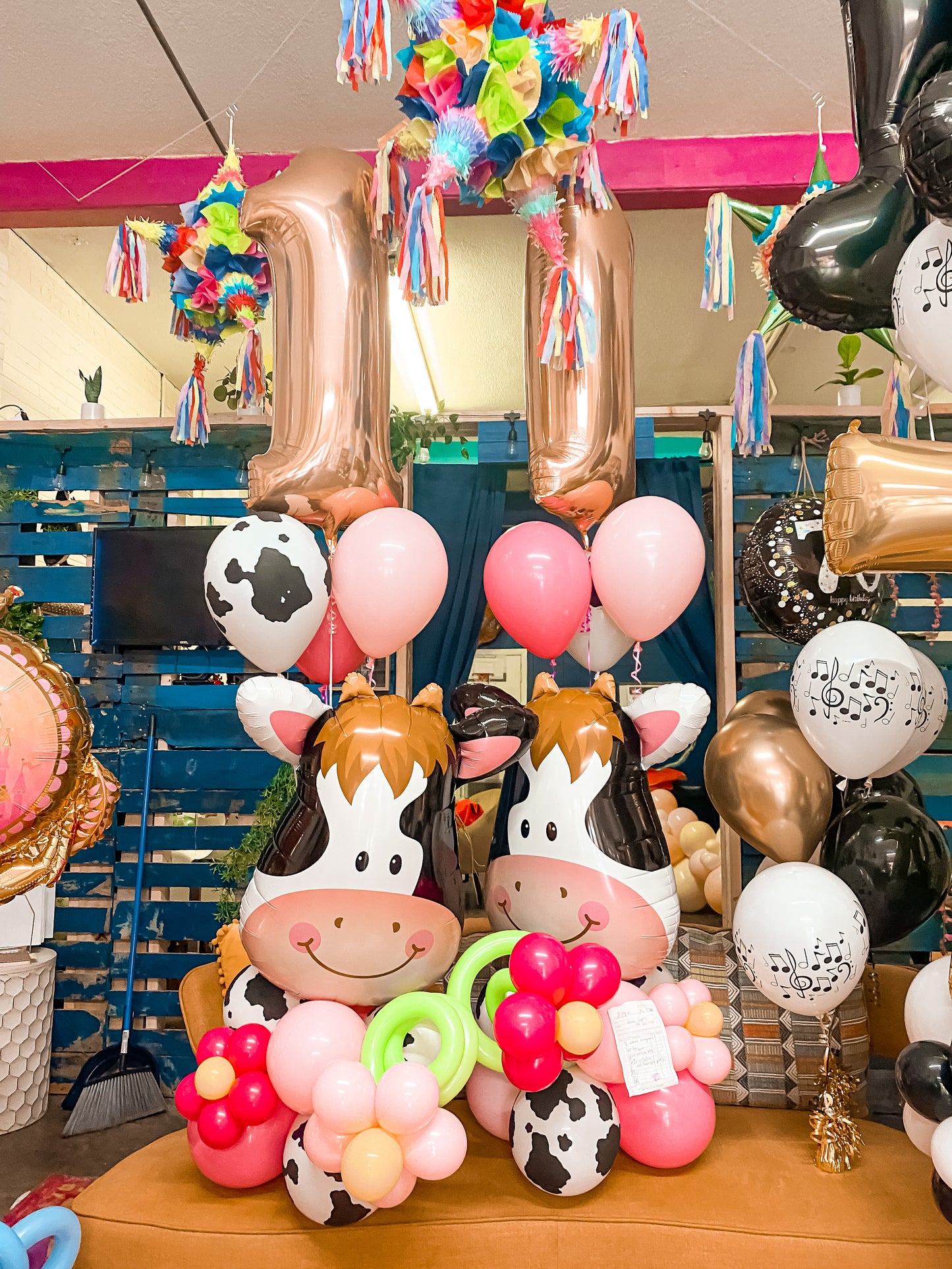 Small Balloon Arrangement (Base Only/No Foils included)