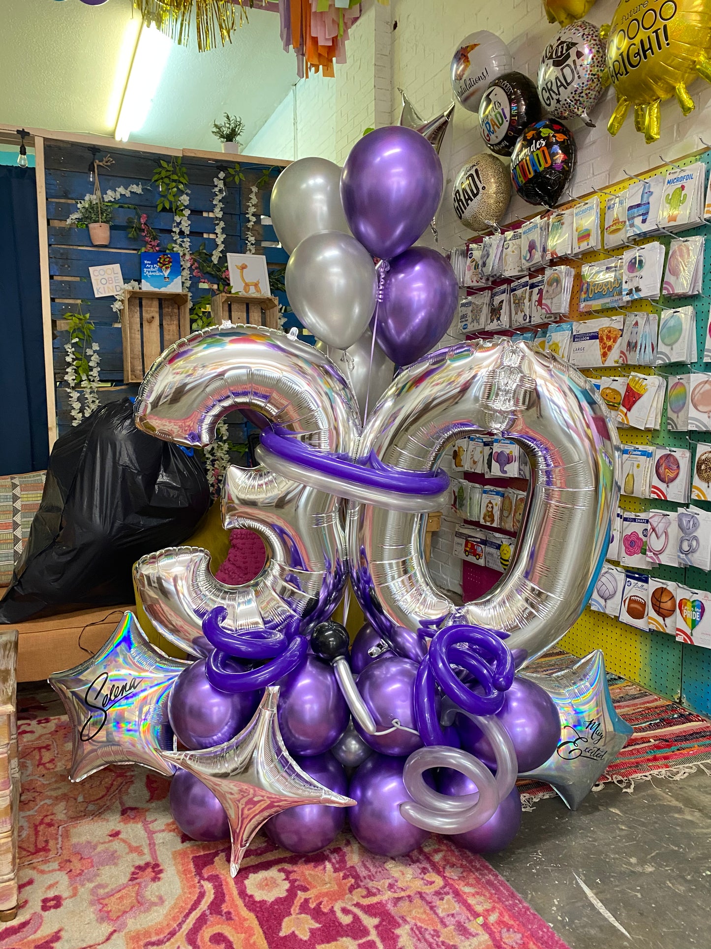 Medium Balloon Arrangement (Base Only/No Foils included)